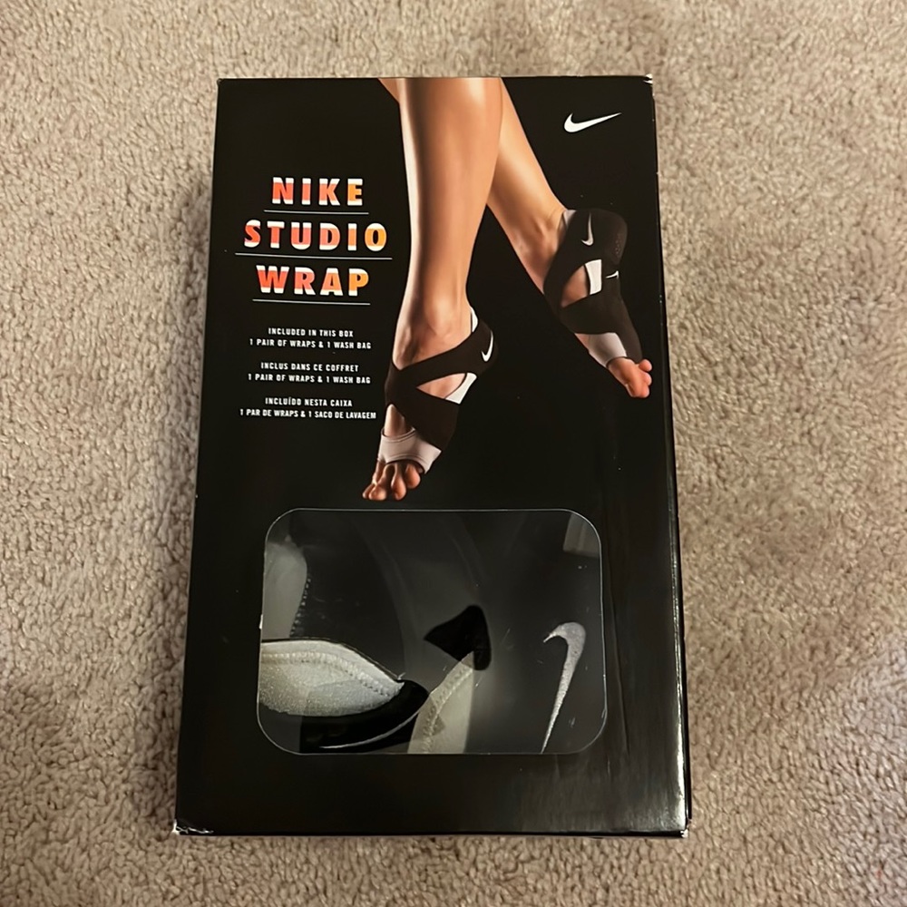 Nike Studio Wrap